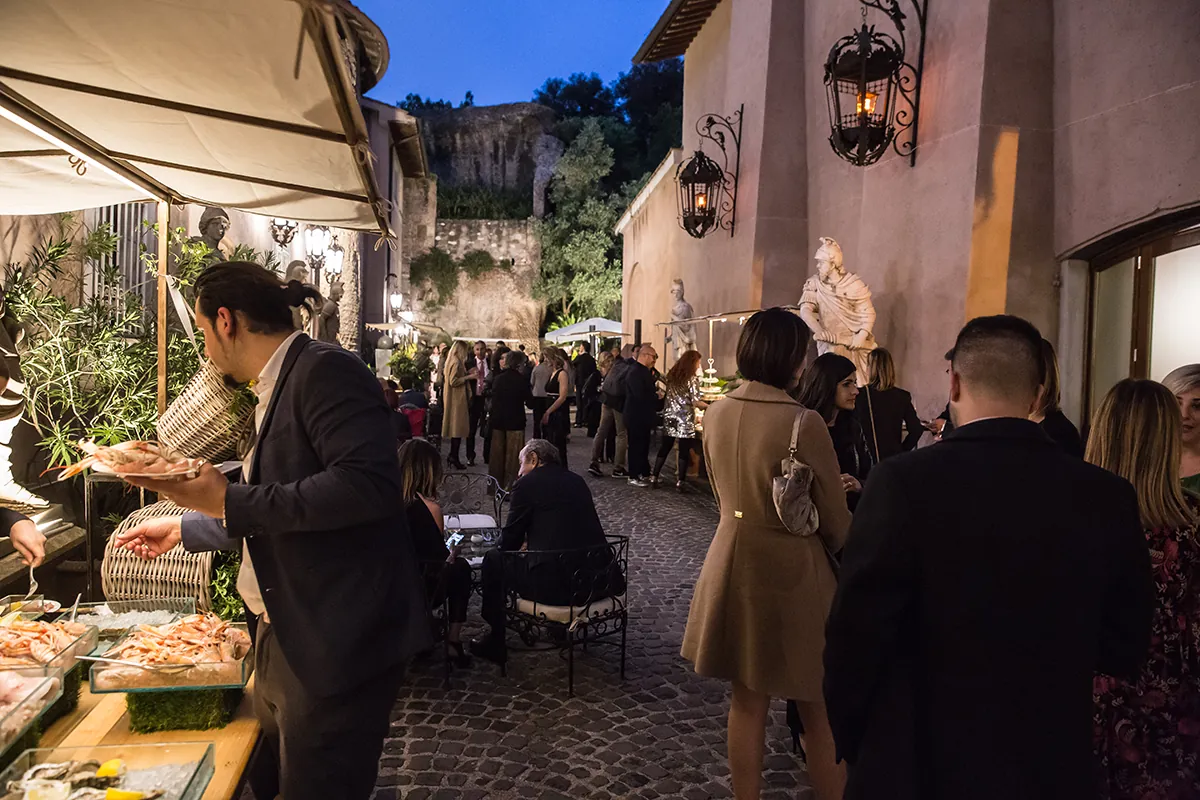 Buffet servito nella corte del Boscolo Circo Massimo