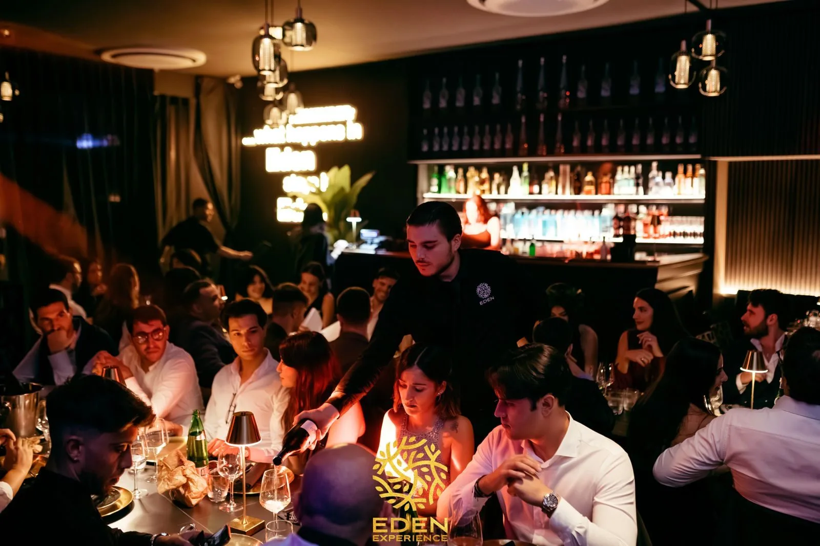 Cena spettacolo con servizio ai tavoli all’Eden Experience di Roma